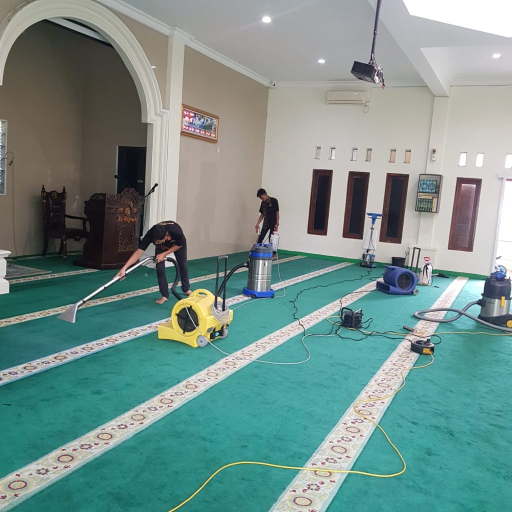 Cuci Karpet Masjid Menjelang Ramadhan Ibadah Semakin Nyaman